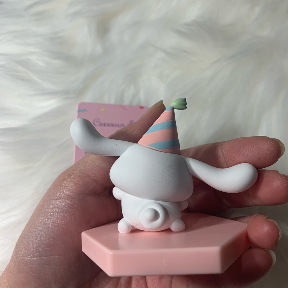 Super cute Cinamoroll figure. - Picture 3 of 3